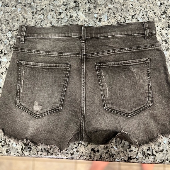 Shortie High Rise Shorts- Express- size 8 / Black - Picture 2 of 4